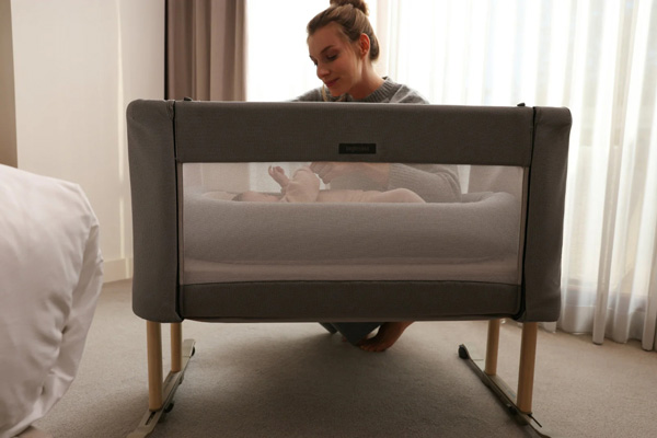 Cestovní přístavná postýlka Welcome Bed od Inglesiny